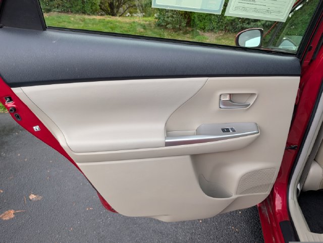 Used 2014 Toyota Prius V Five FWD image 27