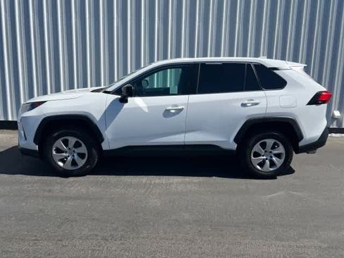 Used 2022 Toyota RAV4 LE FWD image 3