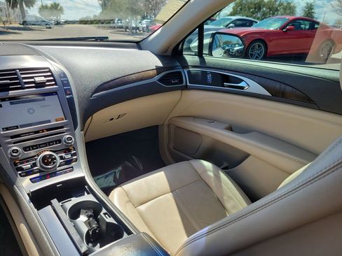 Used 2017 Lincoln MKZ Reserve image 13