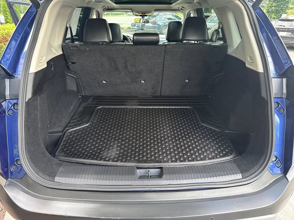 Used 2022 Nissan Rogue SV w/ SV Premium Package FWD image 31