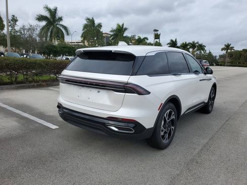 New 2026 Lincoln Nautilus Premier AWD/4WD image 4