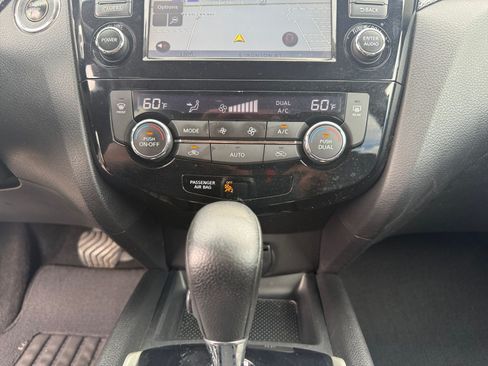 Used 2016 Nissan Rogue SL w/ SL Premium Package AWD/4WD image 12