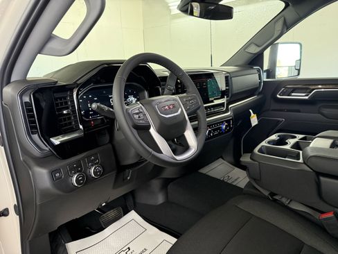 New 2026 GMC Sierra 3500 SLE image 17