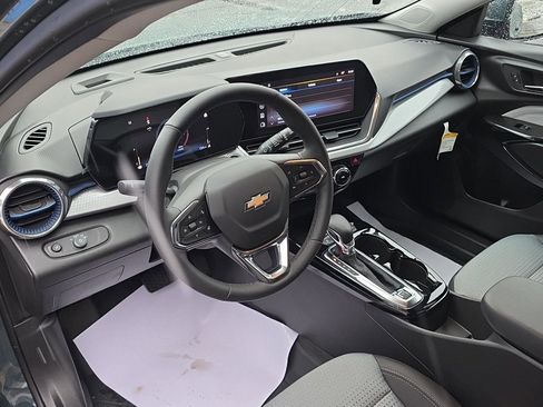 New 2025 Chevrolet Trax LT w/ Sunroof Package image 11