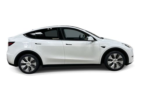 Certified 2023 Tesla Model Y Long Range AWD/4WD image 7