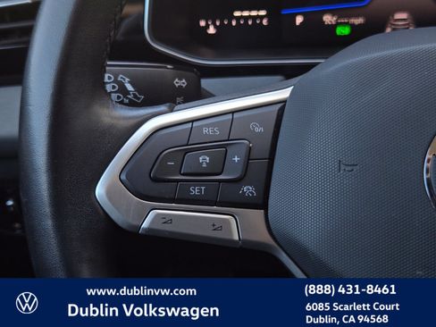 Certified 2025 Volkswagen Jetta SE FWD image 22