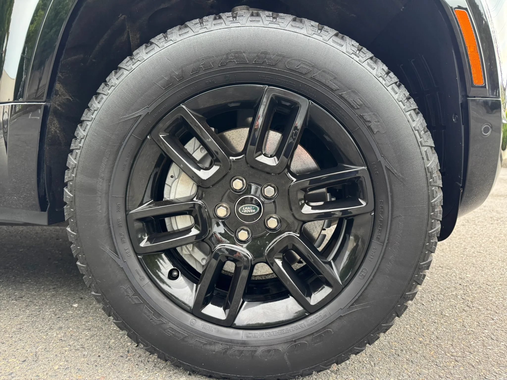 Used 2022 Land Rover Defender 90 X-Dynamic S AWD/4WD image 18