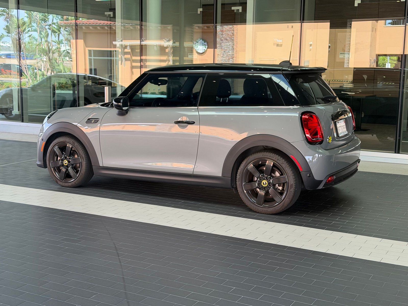 Used 2023 MINI Cooper SE FWD image 3