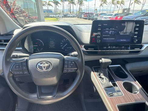 Used 2023 Toyota Sienna LE FWD image 19