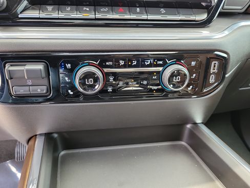 Used 2024 Chevrolet Silverado 2500 High Country w/ High Country Premium Package AWD/4WD image 30