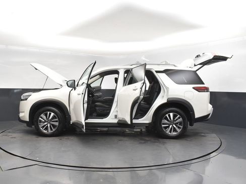 Used 2024 Nissan Pathfinder SL image 47