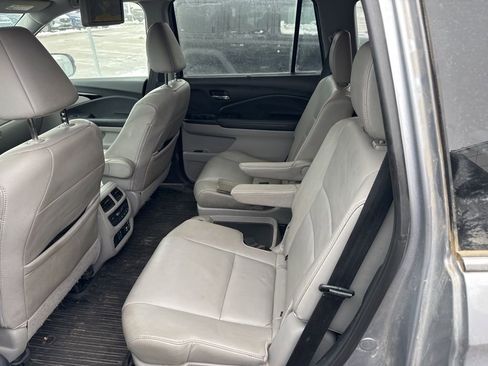 Used 2019 Honda Pilot Touring image 10