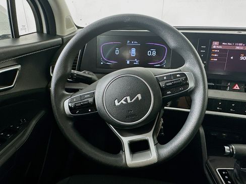 Used 2025 Kia Sportage LX image 17