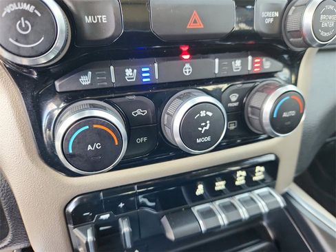 Used 2019 RAM 1500 Laramie image 23