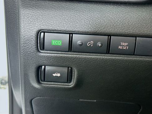 Used 2025 Nissan Sentra S image 17