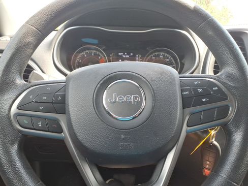 Used 2019 Jeep Cherokee Latitude w/ Popular Appearance Group AWD/4WD image 13