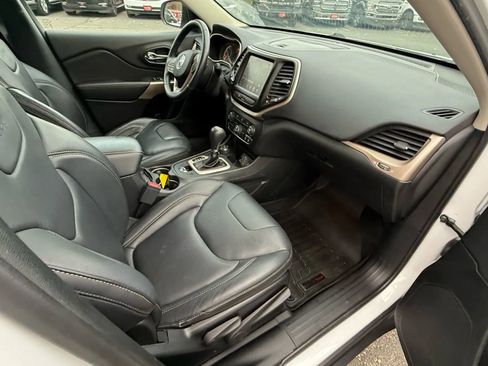 Used 2018 Jeep Cherokee Limited image 28