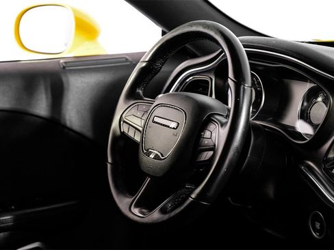 Used 2017 Dodge Challenger R/T image 11