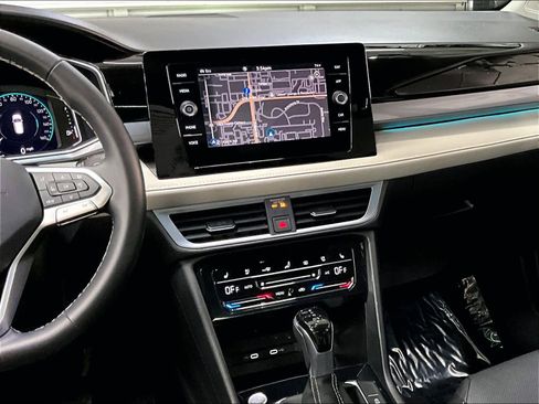 Used 2025 Volkswagen Taos SEL image 9