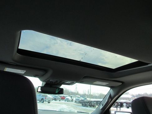 New 2026 GMC Sierra 1500 SLT w/ SLT Convenience Package image 17