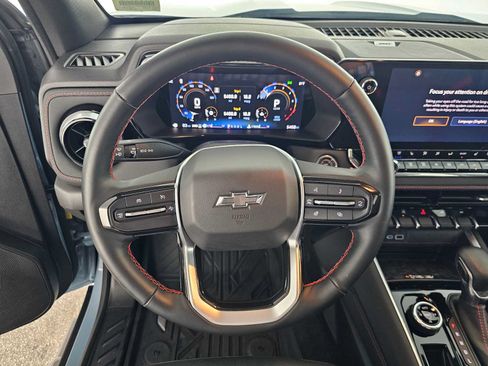 Used 2025 Chevrolet Colorado Z71 w/ Technology Package AWD/4WD image 22