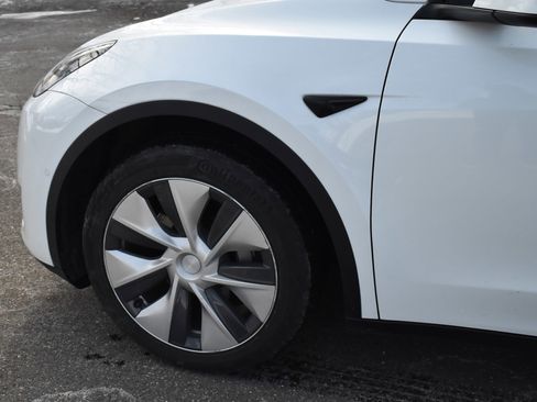 Used 2021 Tesla Model Y 2WD image 13