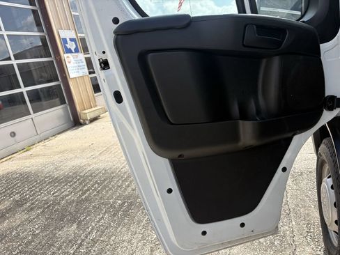 Used 2023 RAM ProMaster 2500 FWD image 10