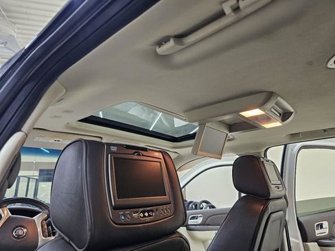 Used 2013 Cadillac Escalade ESV Platinum RWD image 39