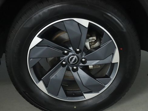 Used 2024 Nissan Rogue SV FWD image 10