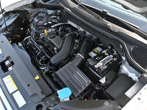 Used 2022 Volkswagen Taos SE image 40