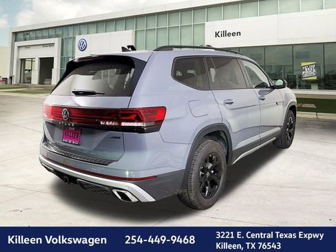 New 2026 Volkswagen Atlas Peak Edition image 7