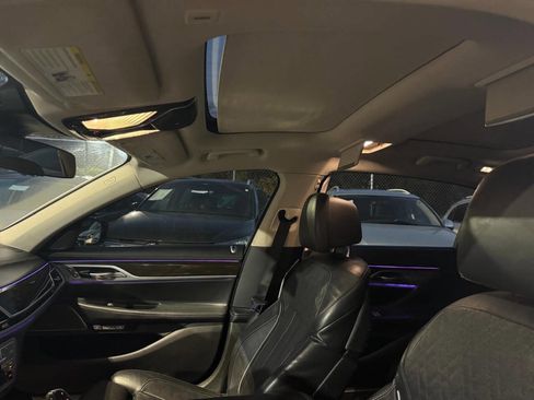 Used 2017 BMW 750i xDrive image 28