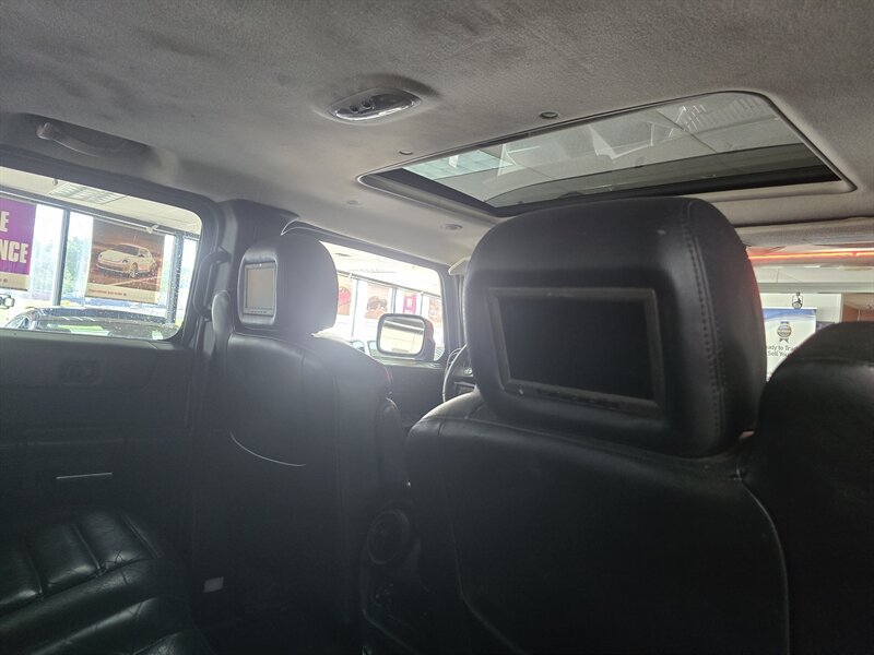 Used 2005 HUMMER H2 w/ Preferred Equipment Group AWD/4WD image 17