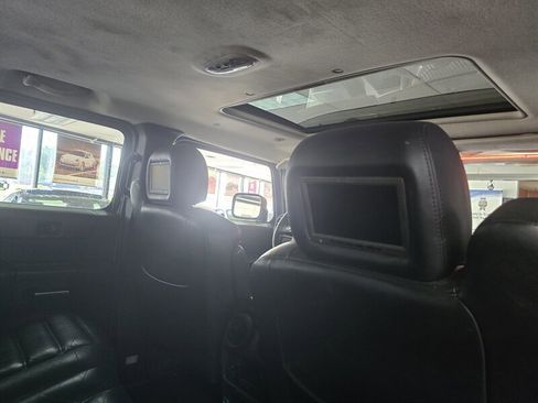 Used 2005 HUMMER H2 w/ Preferred Equipment Group image 17