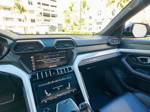 Used 2019 Lamborghini Urus AWD/4WD image 60
