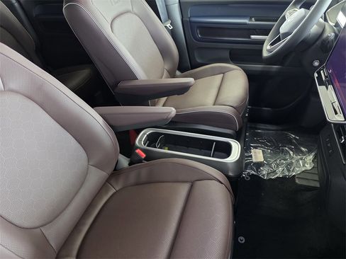 New 2025 Volkswagen ID. Buzz Pro S image 10