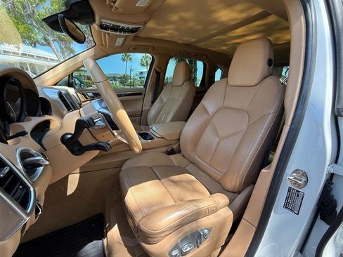 Used 2017 Porsche Cayenne Platinum Edition AWD/4WD image 10