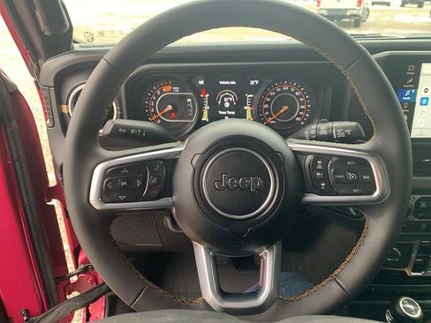 Used 2024 Jeep Wrangler Sahara image 28