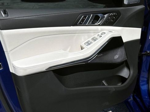 Used 2025 BMW X7 M60i AWD/4WD image 19