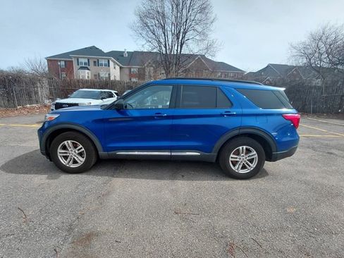 Used 2020 Ford Explorer XLT w/ Equipment Group 202A image 4
