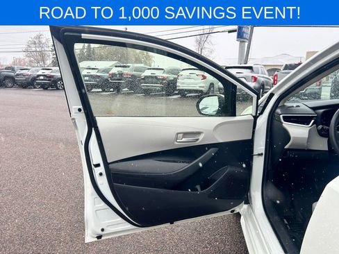 Used 2020 Toyota Corolla LE image 11