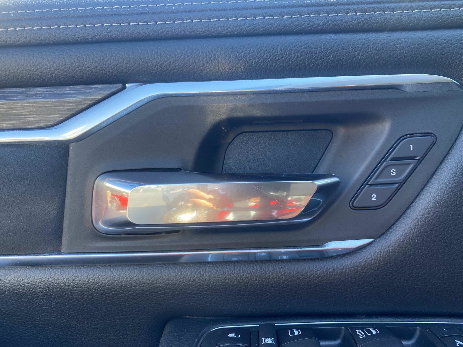Used 2019 RAM 1500 Laramie AWD/4WD image 21