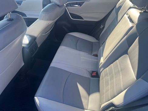 Used 2020 Toyota RAV4 XLE Premium image 9