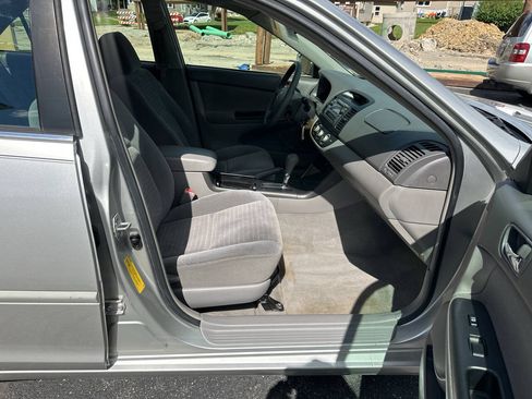 Used 2005 Toyota Camry LE FWD image 13