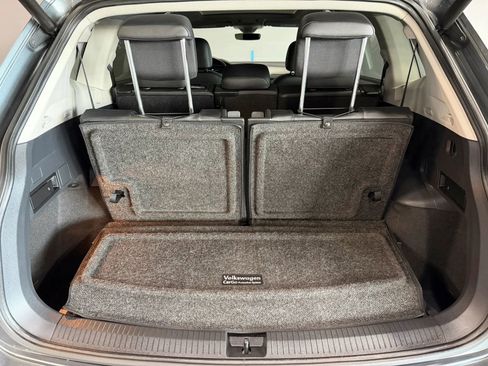 Used 2018 Volkswagen Tiguan SEL Premium FWD image 18
