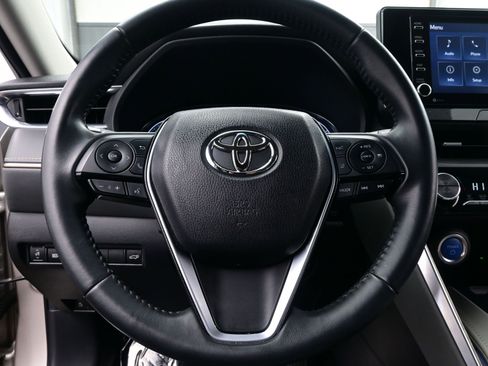 Used 2022 Toyota Venza XLE image 24