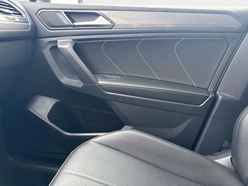 Used 2022 Volkswagen Tiguan SE image 24