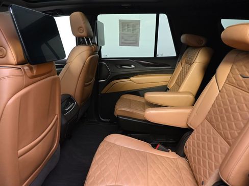Certified 2021 Cadillac Escalade Premium Luxury AWD/4WD image 21