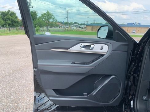 New 2025 Ford Explorer Active image 11