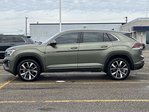 Used 2025 Volkswagen Atlas Cross Sport SEL Premium R-Line image 2